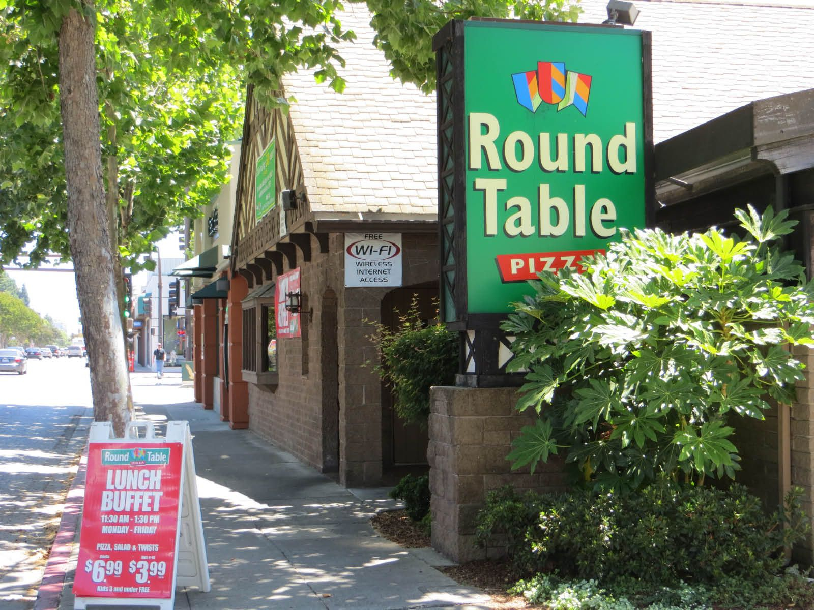 Get Coupons For The Very First Round Table Pizza Restaurant In Menlo - Free Printable Round Table Pizza Coupons